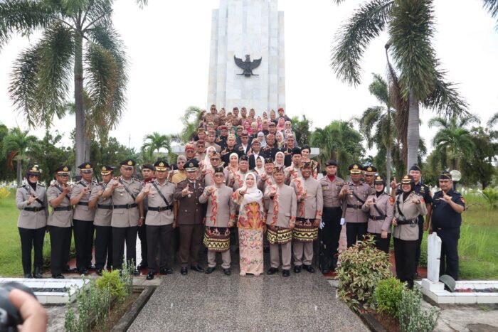 Peringatan HUT ke-343 Kota Bandar Lampung: Walikota Eva Dwiana Pimpin Upacara dan Ziarah Pahlawan
